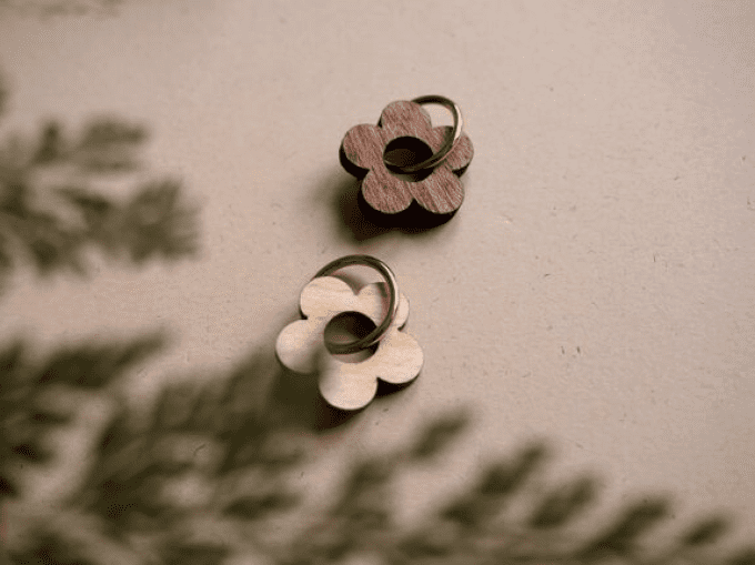 BOUCLES D'OREILLES EN BOIS FAIT MAIN FLEURS - Bewööd